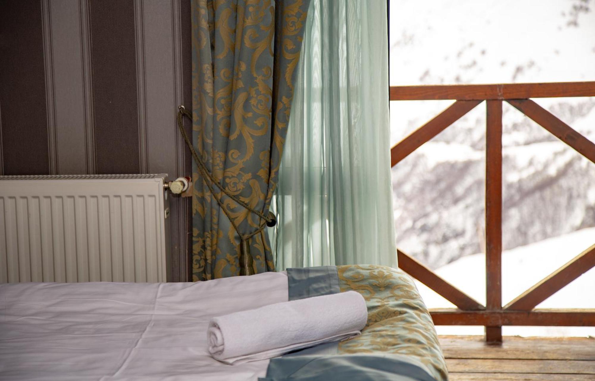 גודאורי Edelweiss Hotel מראה חיצוני תמונה