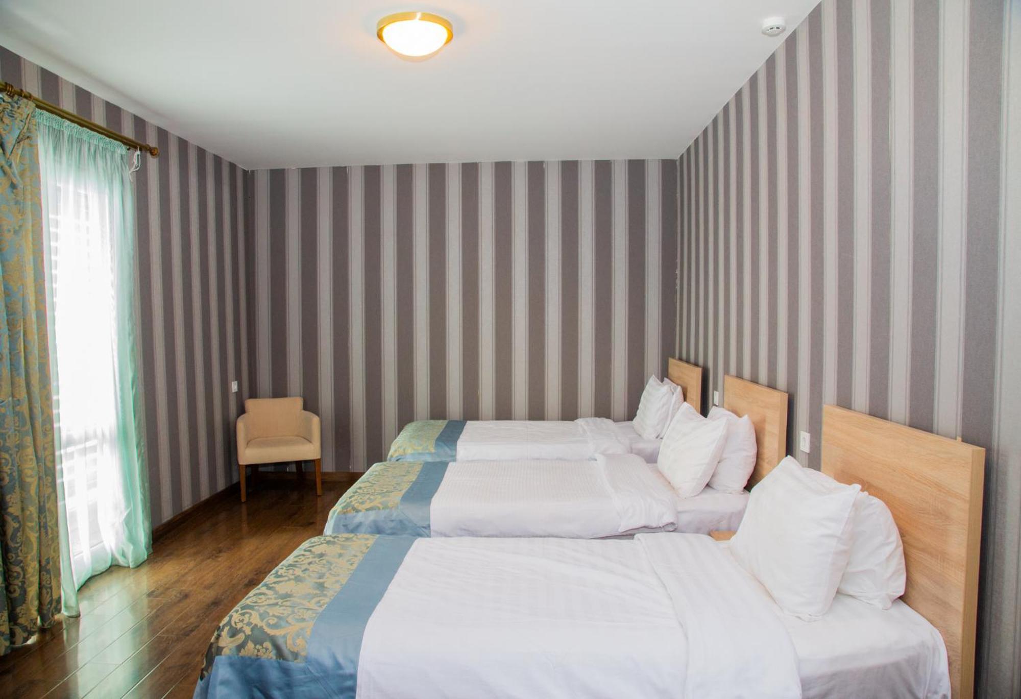 גודאורי Edelweiss Hotel מראה חיצוני תמונה